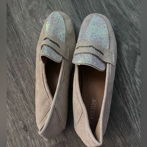 Soft gem embodied loafers